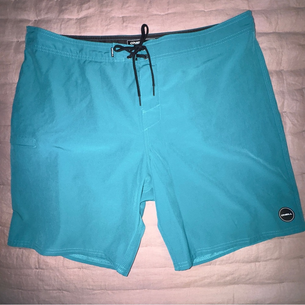 Men’s O’Neill Board Shorts Size 38. Inseam 9”